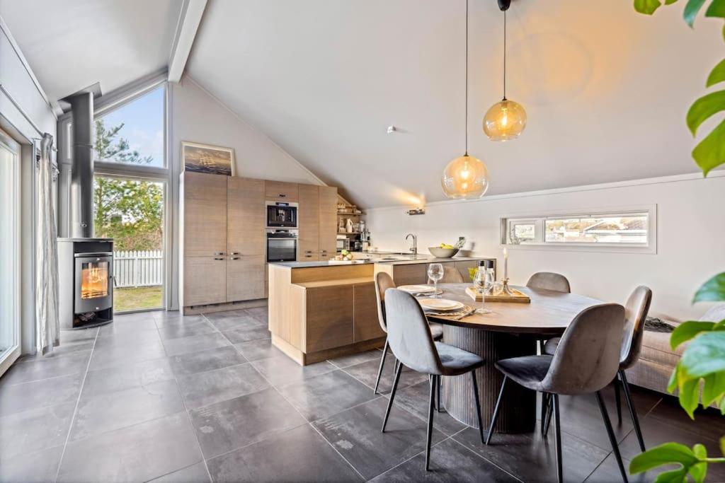 Villa Sorlandsferie Naer Svaberg, Og Strender! *