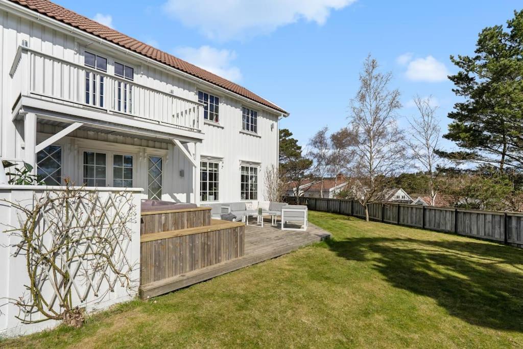 Sorlandsferie Naer Svaberg, Og Strender! Villa