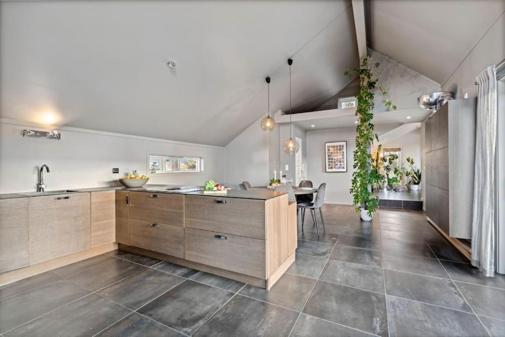 Villa Sorlandsferie Naer Svaberg, Og Strender!